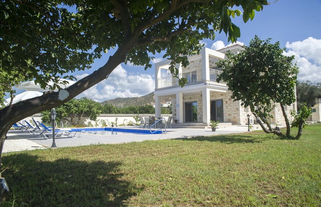 Stunning new Beach Front Villa,1st Line to the Beach, Large Pool, Wonderful Area - Foto 56
