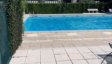 Cottage cosy avec jardin, piscine et parking - Photo 4