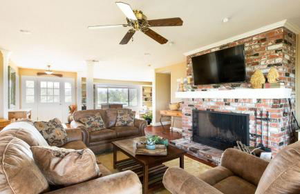 4.5 Acre Secluded Ranch w Panoramic Views • Fire Pit Olive Ranch by AvantStay - Foto 18