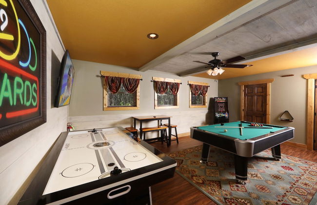 Above It All - Four Bedroom Cabin - Foto 32