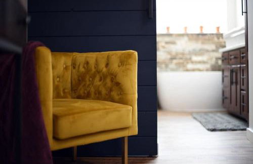 HostWise Stays - The Larryville - Amazing Bathroom, Perfect Location, Custom Build - Foto 31