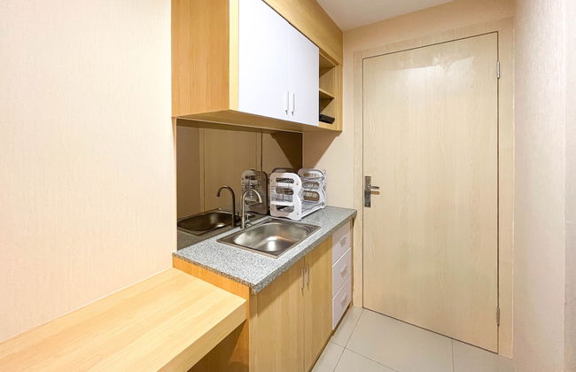 Comfy Studio Room At De Prima Apartment Medan Apartment - Photo 7