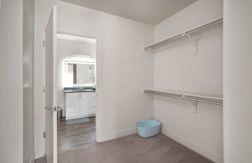 Deluxe 2BR Convention Center Gym, Pool, Htub, Pkg - Foto 26