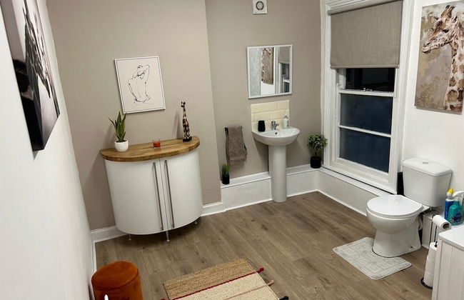 3 Bed Flat - Sleeps 6 - Parking - Wifi - Foto 8