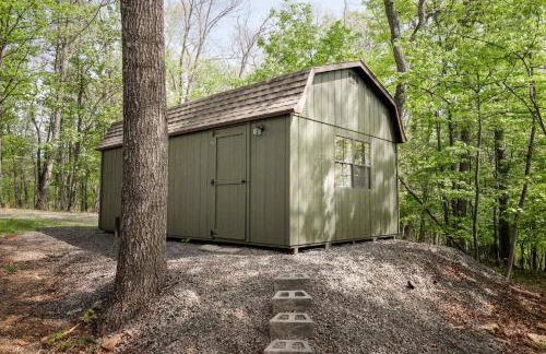 Tiny Cabin w Fire Pit Game Room and Dog Friendly - Foto 44