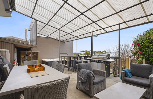 Lakeview Escape with spa - sauna - patio - Photo 1