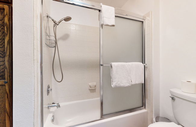 Inviting Mountain Retreat Steps From Ski Lifts! - Foto 23