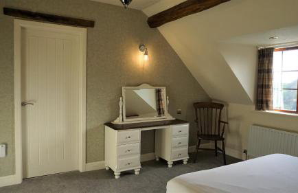 Barley Cottage - 5* Cyfie Farm with log burner and private covered hot tub - Foto 8