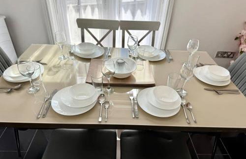 Spacious 3-Bed Home with Garden, Private Parking, Smart Tv's, Fast Wi-Fi - Foto 20