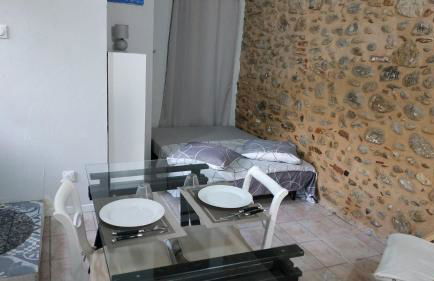 Studio à Le Boulou centre ville- pour 2 - petit prix- Juillet-aout réservation d'1 semaine minimum-check in 17-19h - Foto 8