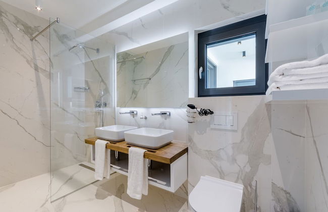 Luxury Villa Luna with Swimming Pool - Photo 12