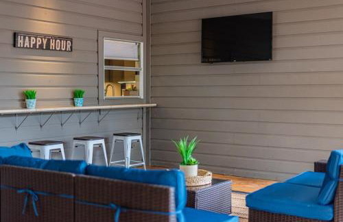 Serene POOL & Firepit in Stunning Home By Airport - Foto 14