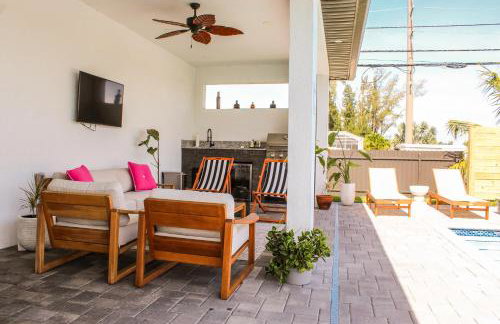 Luxurious Waterfront Home with Heated Pool and Jacuzzi - Foto 39