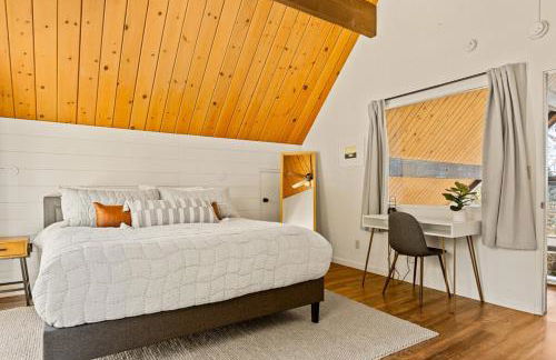 The Crown A-Frame Gated Central AC Lake Access - Foto 10