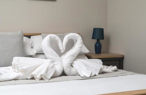 Modern 4-Bed Family Home with 5 Beds & Parking - Foto 17