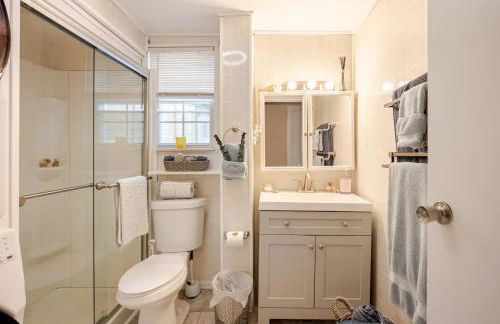 Gem by the water with firepit & all fenced backyard 2 Bedrooms - Photo 12