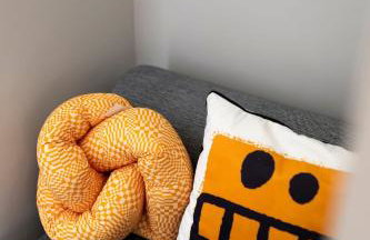 107-Studio compacto, moderno, climatizado perto da UEL - Foto 8