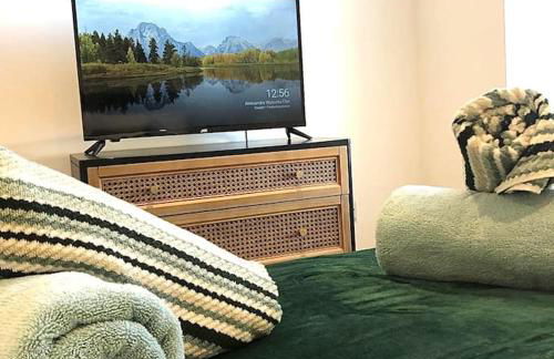 Spacious and Stylish Flat in Trowbridge, Wiltshire - Photo 8