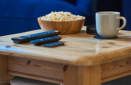 Cosy 2BR Cottage Steps to Town & Peak District - Photo 15