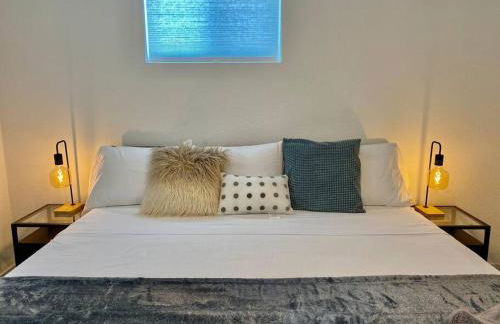 Uniquely remodeled historical district home - Foto 45