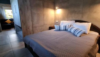 Poolside apt in the pines, steps from the Sea - Foto 2