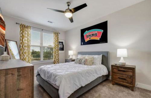 2BR Southtown Apartment FreeParking Wifi Pool Gym - Photo 2