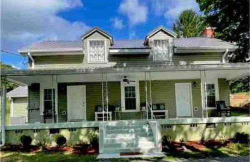 Farmhouse with game room, fire pit and creek - Foto 22