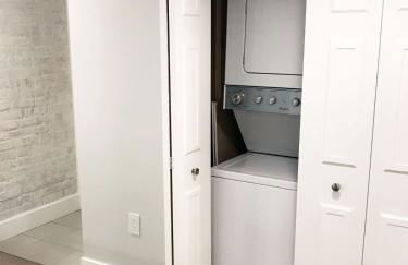 Massive Mid-Century Marvel 5 Bedrooms and Parking - Foto 36