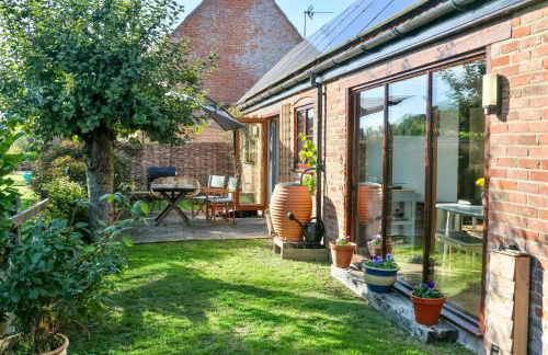Tranquil and cosy cottage on the Somerset Levels - Photo 7
