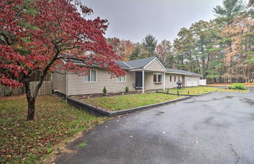 Pocono Home with Hot Tub, Fireplace and Game Room! - Foto 40