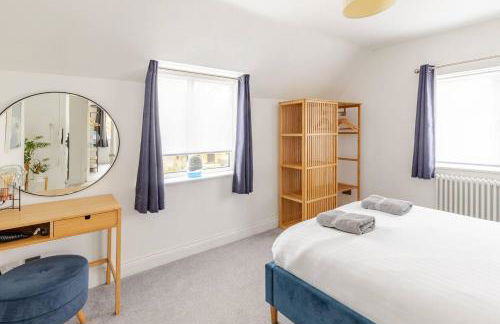 The Old Bank Beautiful Cotswold House with Huge Garden - Photo 19