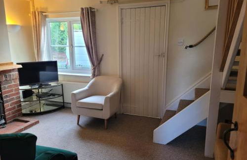 Two Bedroom Cottage (rural setting with good Access links) - Photo 7