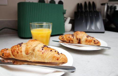 Elegant 2BR w/ Pool Table in Prime Location - Foto 23