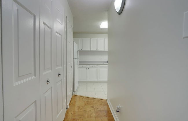 Convenient Apt Near Airport - Photo 20