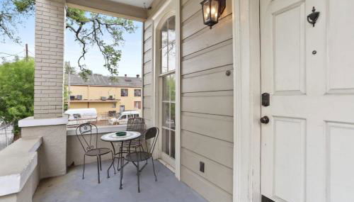 3BD HOME STEPS TO SAINT CHARLES Gated Parking - Foto 4