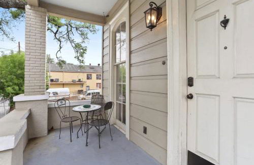 3BD HOME STEPS TO SAINT CHARLES Gated Parking - Foto 4