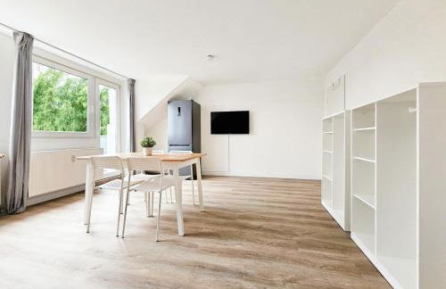 Tolstov Apartments - Monteurwohnungen - 3 Schlafzimmer - Küche - Balkon - Waschmaschine - 25 Min zur Messe DUS - Foto 6