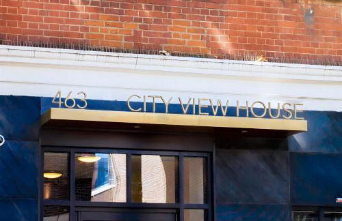 Designer Penthouse with City Views - Foto 16