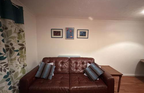 2-Bed Home with Parking, Near Airport, NEC & JLR - Foto 12