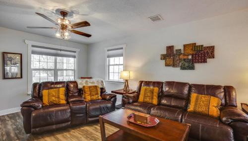 Backyard, Deck and Fire Pit Conroe Getaway - Photo 5