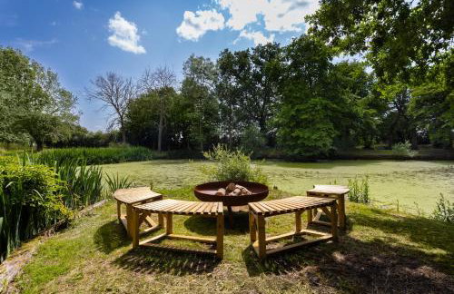 Merry Lakes - Luxury Lakeside Escape with Pool - Just 30 Minutes from London - Foto 7