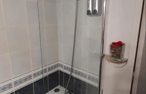 Cosy Appart - Proche Eurexpo - Balcon - Parking - Spacieux T2 - Foto 20