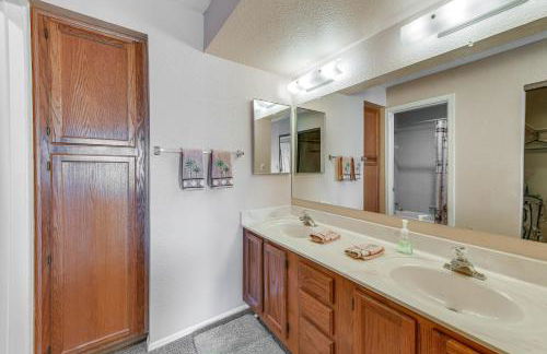 Steps to Pool and Hot Tubs! Snowbird Escape in Mesa - Foto 15