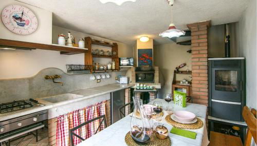 Awesome Home In Querceta With Wifi - Foto 5