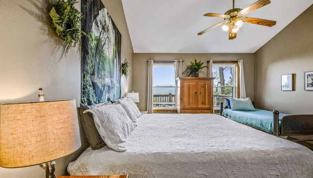 Roundtop Mountain Ridge 2 Bedroom Cabin by RedAwning - Foto 4, Habitación