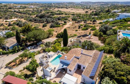 CoolHouses Algarve, Luz, 3 Bed villa, 1 bed studio, heated pool & jacuzzi, sea views, Casa Pequena - Foto 50