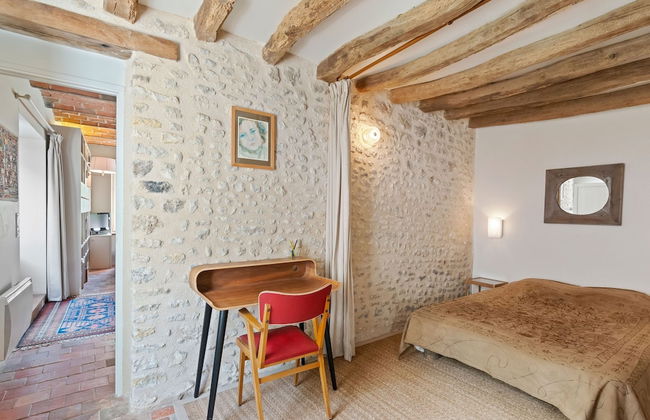 Charming Holiday Home in Yevre-la-ville With Pool - Foto 14