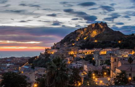 L' Antico Scoglio Appartamenti comfort Nocera Terinese Scalo - 4,7 e 11 Ospiti - Navetta Aeroporto-Stazione & Multi-Destinazioni - Piscina - Spiaggia a 300mt - Giardino e Zona pranzo all'aperto - WiFi & SmartTV - Aria Condizionata - Foto 8