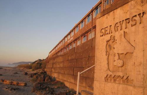 Oceanfront Suite - Top Floor - Sleeps 4 - Pool and Sauna - Foto 51