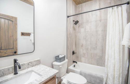 Tucked away in the woods - minutes to the New River - Acreage to explore! - Foto 22